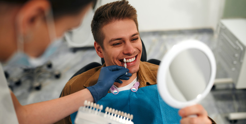 patient with teeth color display